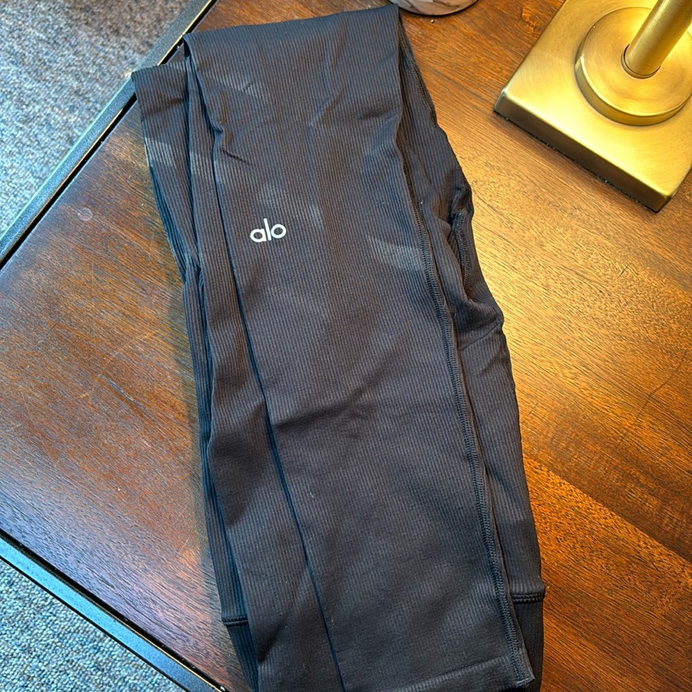 Alo Yoga Ribbed Black Leggings - Size M 🖤